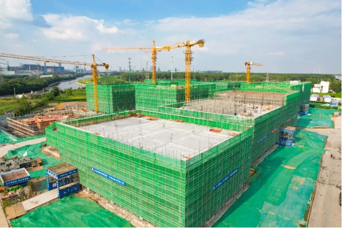 浦仪公路旁，，，竖起工业新地标