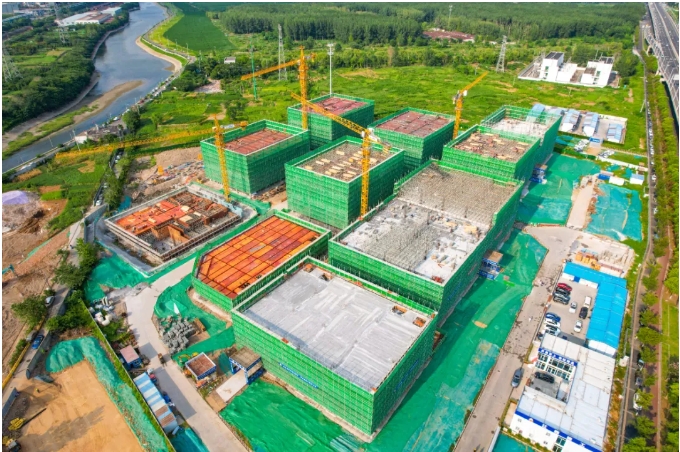 浦仪公路旁，，，竖起工业新地标